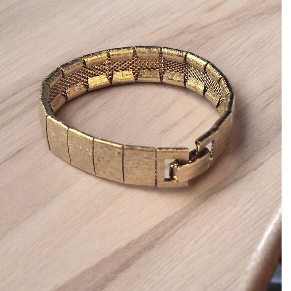 Emmons Vintage Textured Gold Tone Metal Link Bracelet - Picture 3 of 7